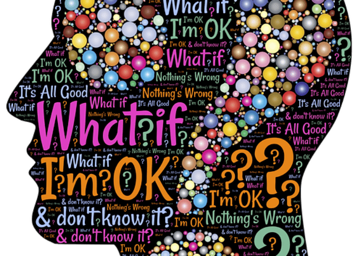 Illustration d'une tête de profil remplie de pensées écrites (What if, I'm OK, It's all good...), représentant le dialogue intérieur
