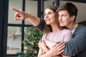 Couple cherchant à surmonter une crise et retrouver la confiance